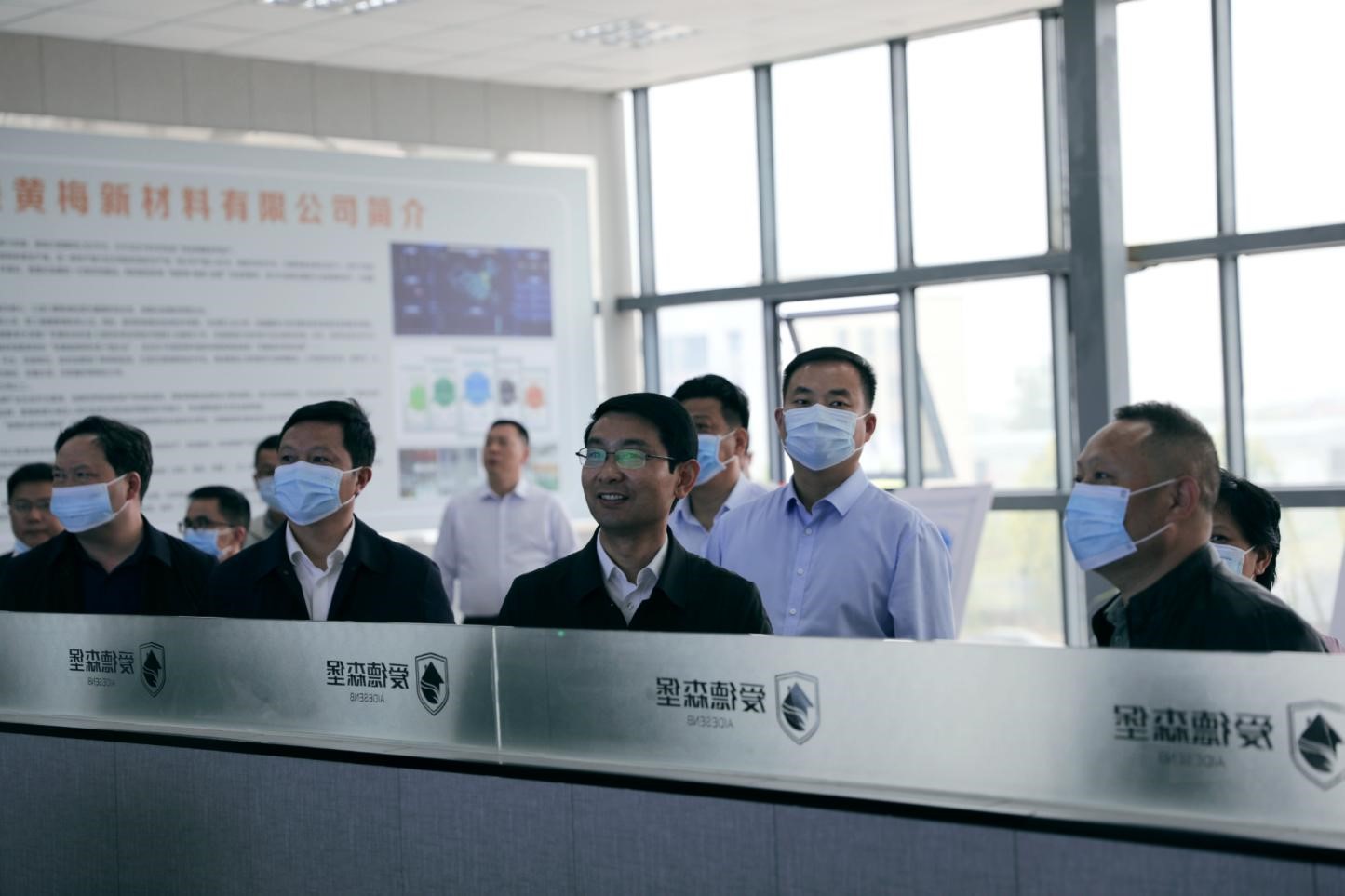 �hί��ӛ������һ���W�R�۵�ɭ���{(di��o)��